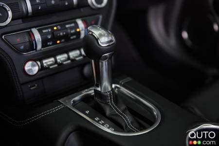 2020 Ford Mustang GT convertible, gear shifter
