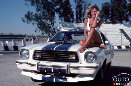 Farrah Fawcett et la Ford Mustang II Cobra