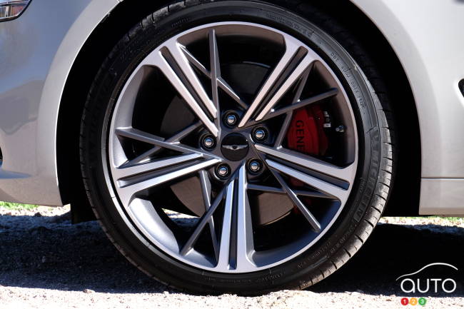 Steering wheel of 2024 Genesis G70