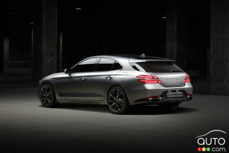 Genesis G70 wagon, three-quarters rear