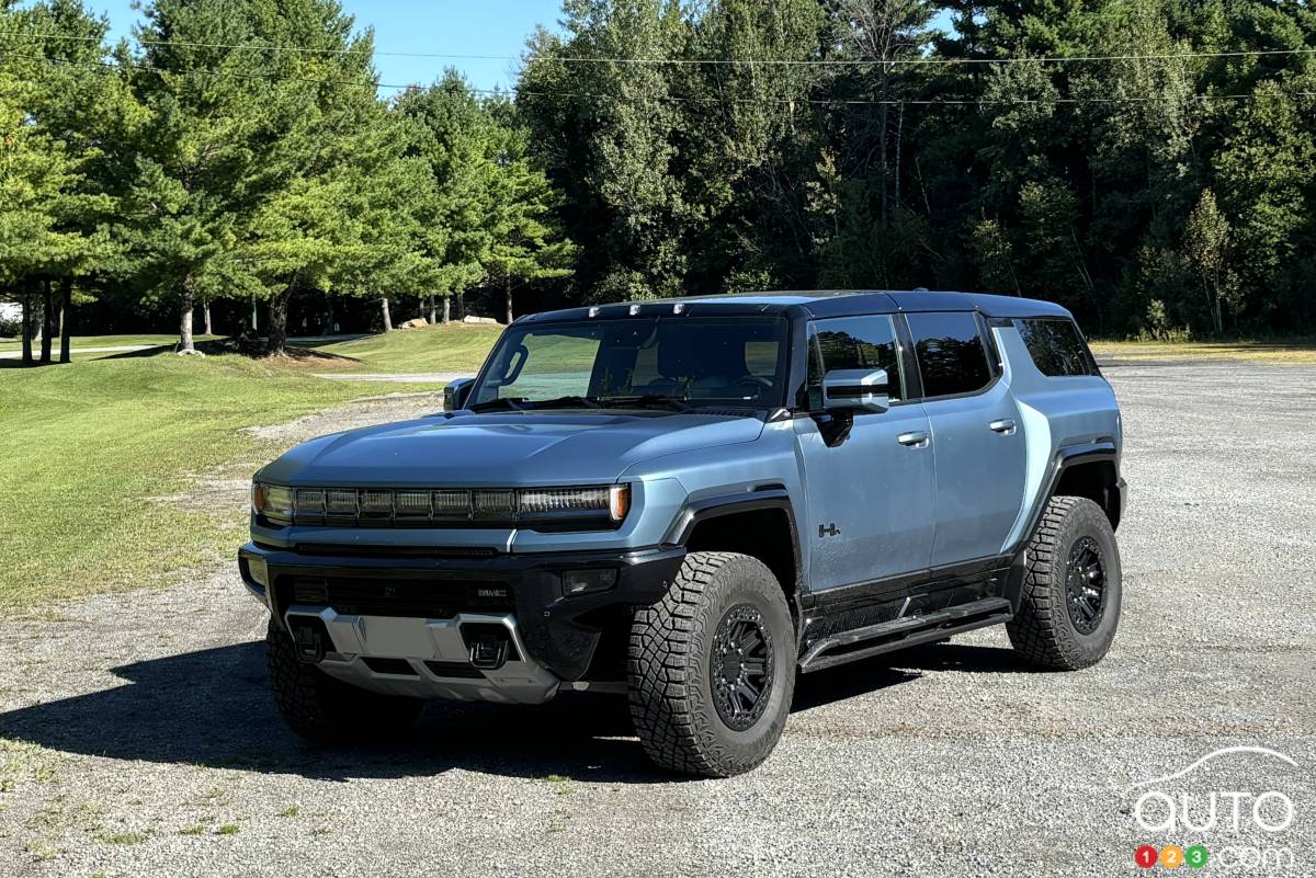 2025 GMC Hummer EV, three-quarters front