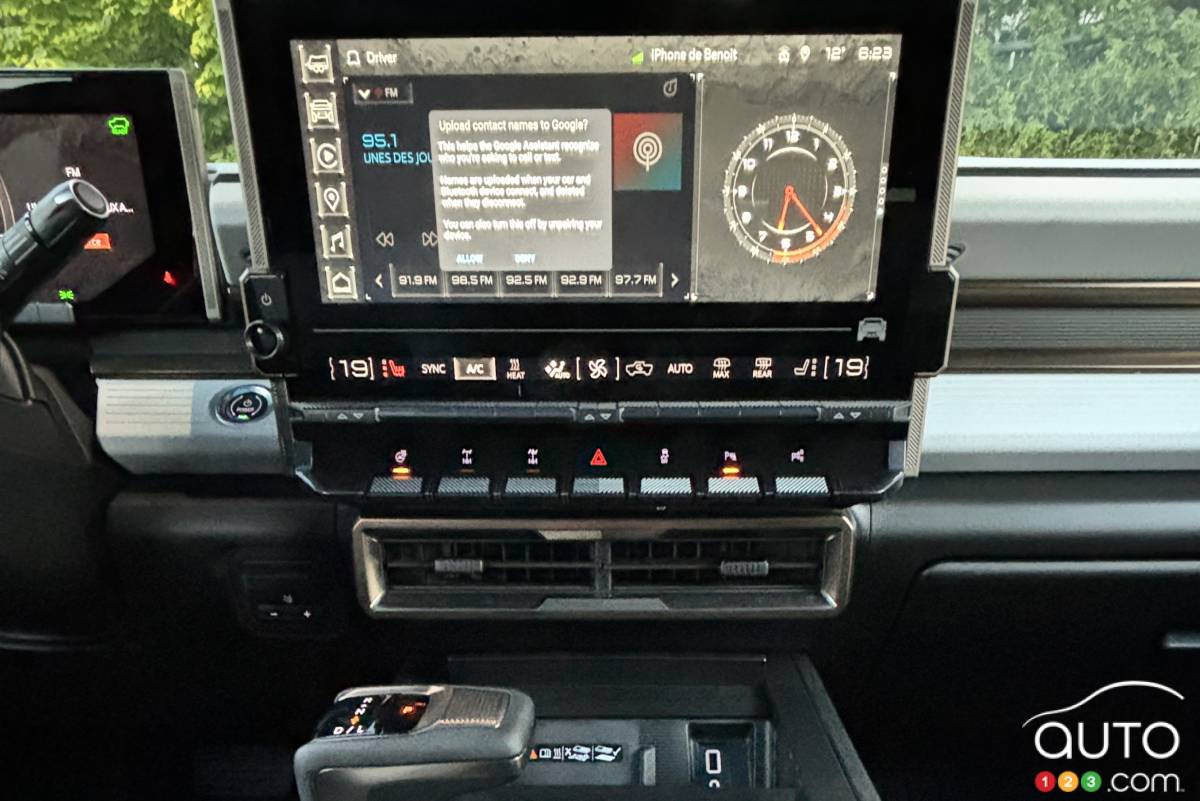 2025 GMC Hummer EV, multimedia screen