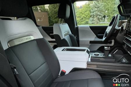 2025 GMC Hummer EV, seating