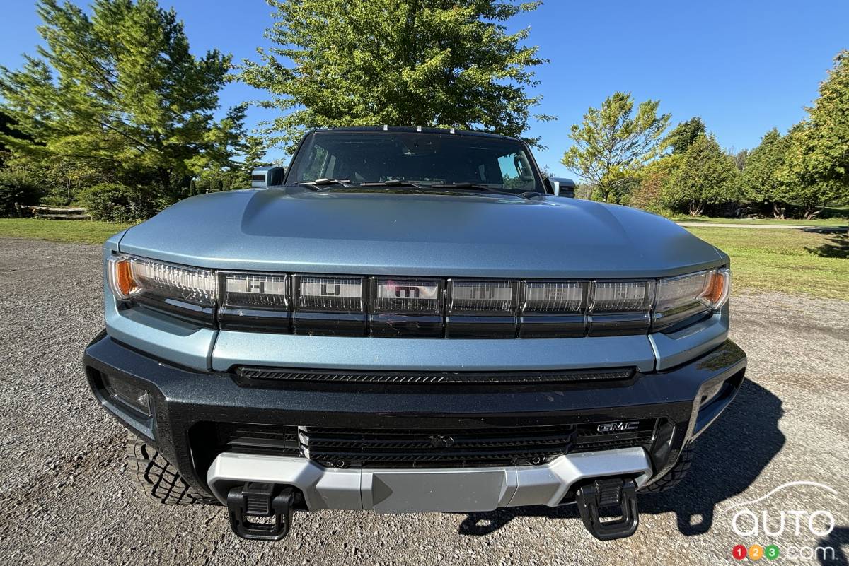 2025 GMC Hummer EV, front end