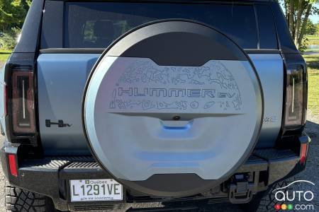 2025 GMC Hummer EV, spare tire cover