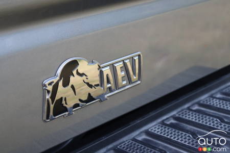 Logo AEV sur le GMC Sierra 1500 AT4X AEV 2023