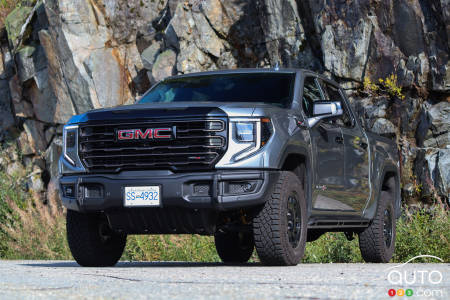 Front end of the 2023 GMC Sierra 1500 AT4X AEV