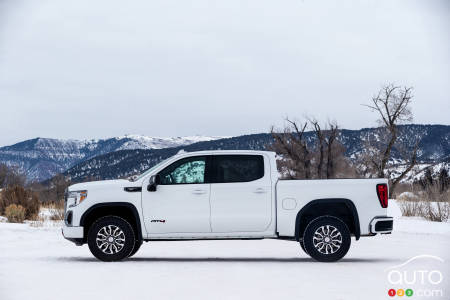 GMC Sierra 1500 AT4 Diesel, profile