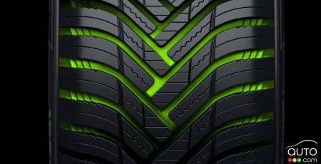 Tread of the Kinergy 4S2 tire