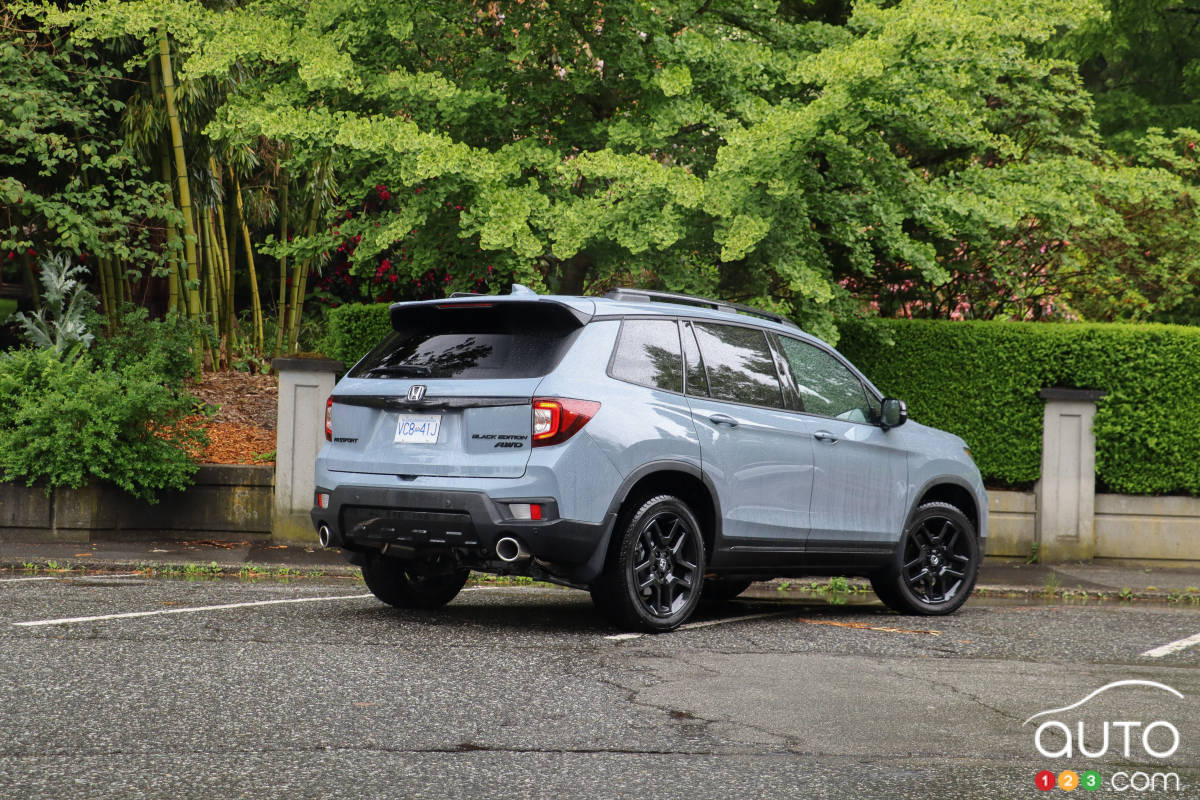 Honda Passport Black Edition 2024, trois quarts arrière