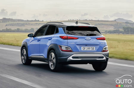 2022 Hyundai Kona, three-quarters rear