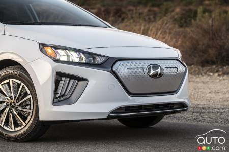 2020 Hyundai Ioniq Electric, front end