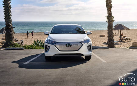 2020 Hyundai Ioniq Electric, front