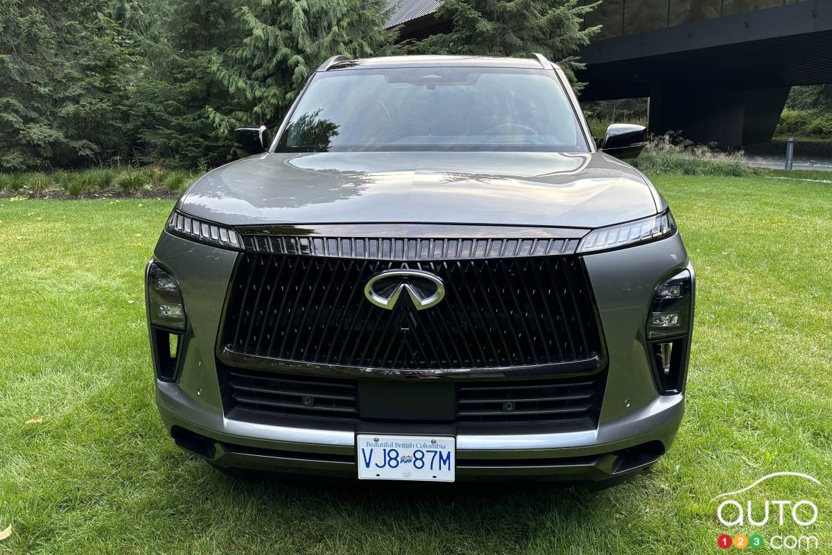 Infiniti QX80 2025, avant