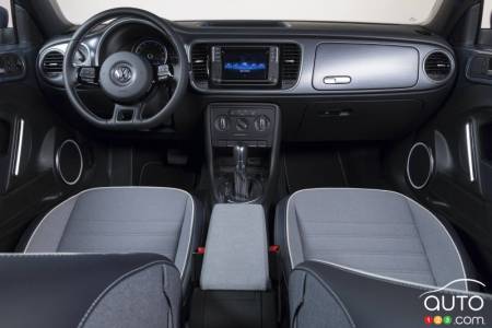 Intérieur de la Volkswagen Beetle Denim décapotable 2016