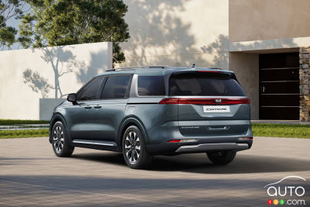 2022 Kia Sedona (Kia Carnival),  three-quarters rear