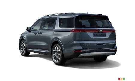 2022 Kia Sedona (2021 Kia Carnival), three-quarters rear