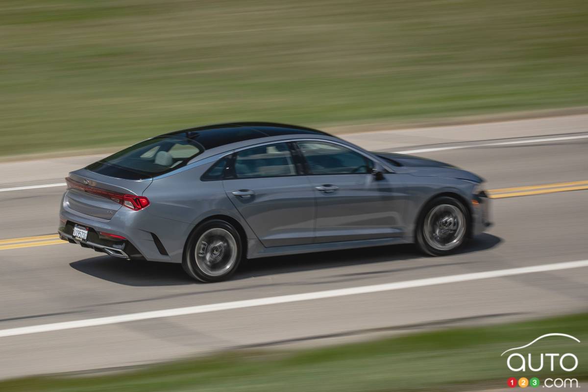 Kia K5 EX 2021, trois quarts arrière