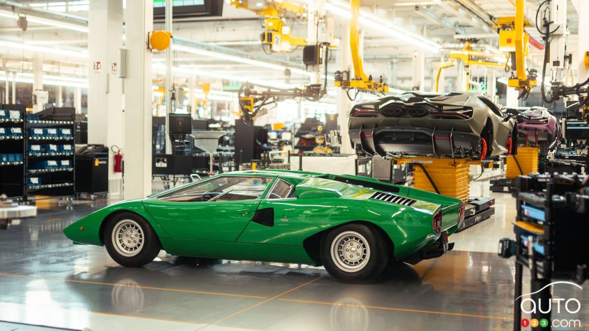 The 1974 Lamborghini Countach LP 400, in profile