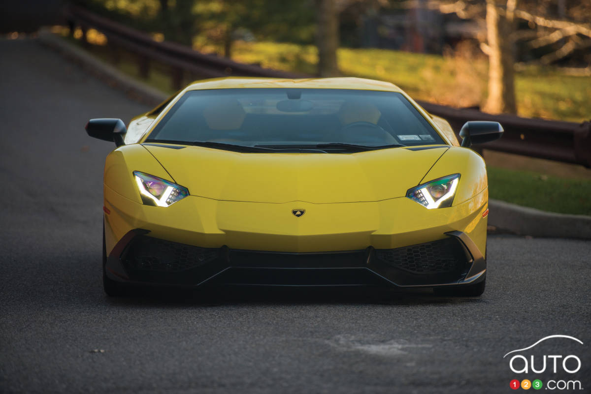 Une Lamborghini Aventador Percute Une Autre Aventador Car News Auto123