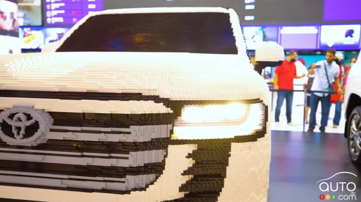Le Toyota Land Cruiser fait en Lego, calandre