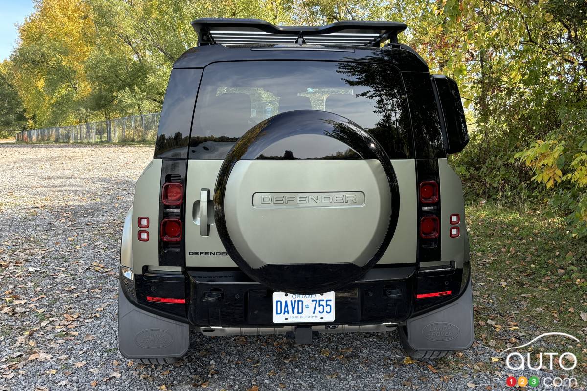 Land Rover Defender 110 2024, arrière