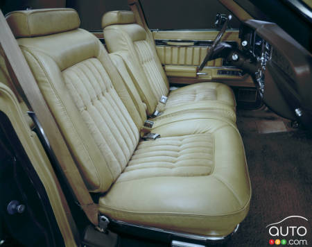 1975 Lincoln Town Car Continental, front row