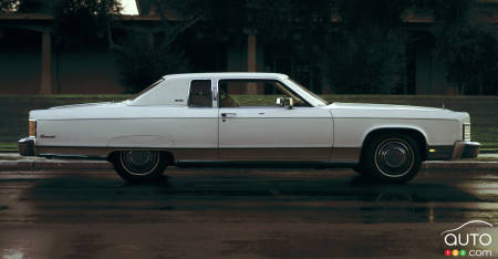 1975 Lincoln Town Coupe Continental, profile