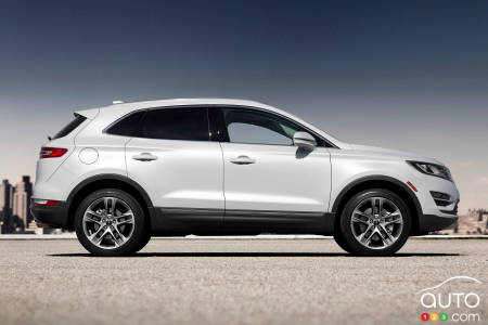 2015 Lincoln MKC profile