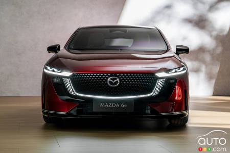 Mazda6e، أمامي