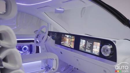 L'habitacle de la Mercedes-Benz Vision V, écran multimedia