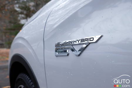 2023/24 Mitsubishi Outlander PHEV, PHEV badging