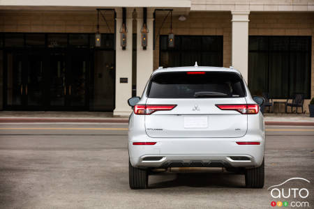 2022 Mitsubishi Outlander, rear