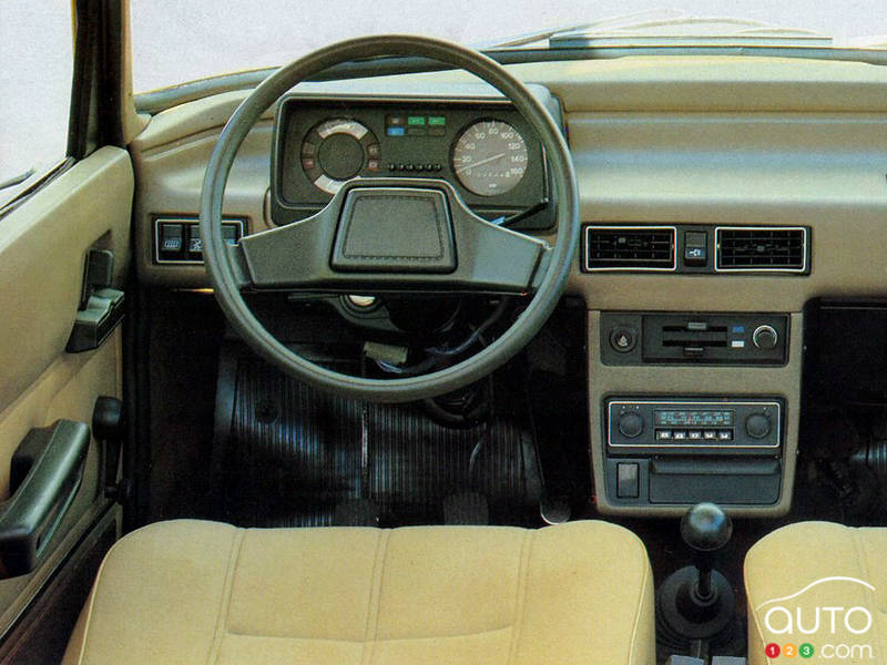 Une Moskvich 1500, intérieur