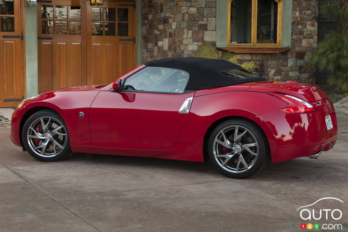 nissan 370z roadster convertible