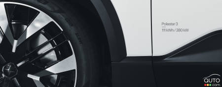 Écusson sur le Polestar 3 avec le Groupe Performance