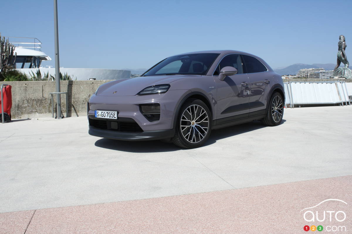 Porsche Macan EV 2025, gris