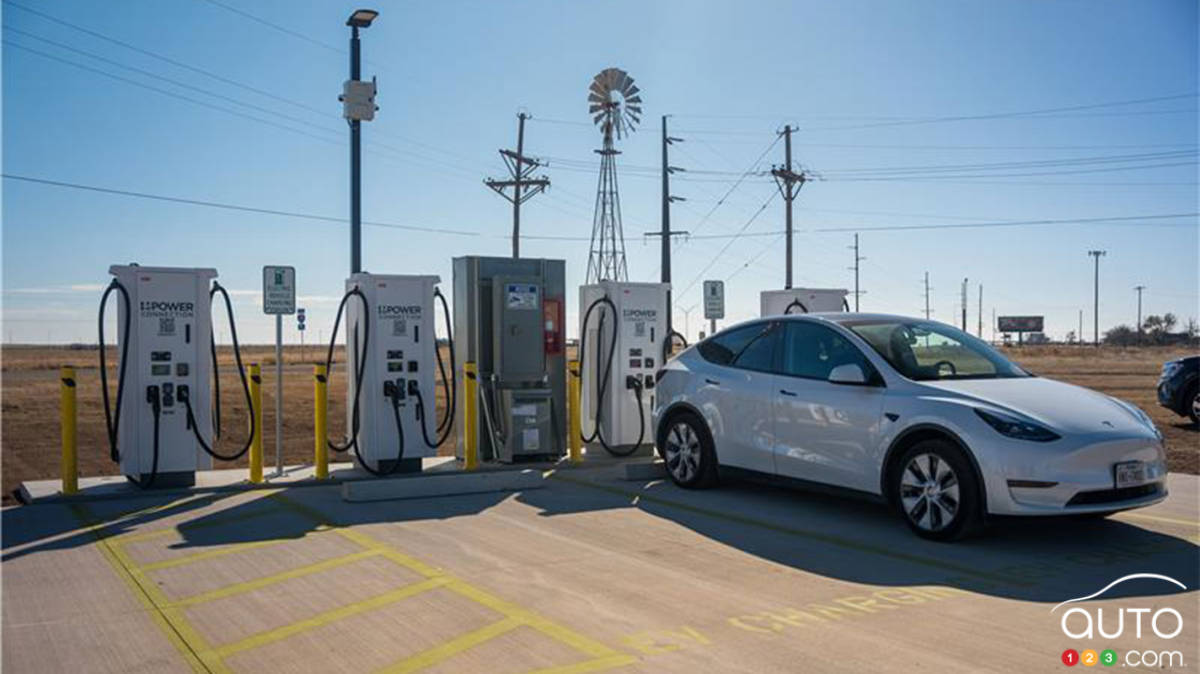 Une station de recharge au Texas, financée par le programme NEVI