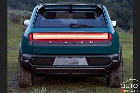 Rivian R3X, arrière