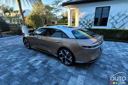 Une autra Lucid Air Dream Edition, trois quarts arrière