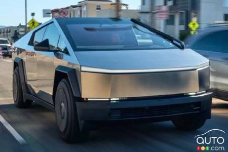 The first Tesla Cybertrucks wil lde delivered to customers next week