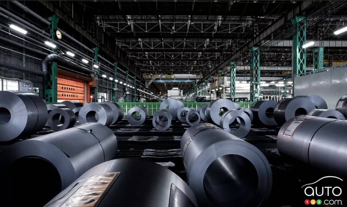 Dans une usine d'emboutissage de Toyota en Europe