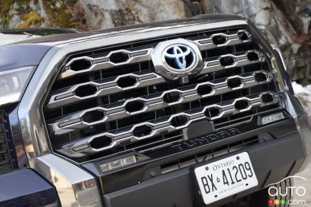 2024 Toyota Tundra Hybrid Platinum, front grille