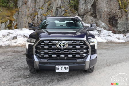 2024 Toyota Tundra Hybrid Platinum, front