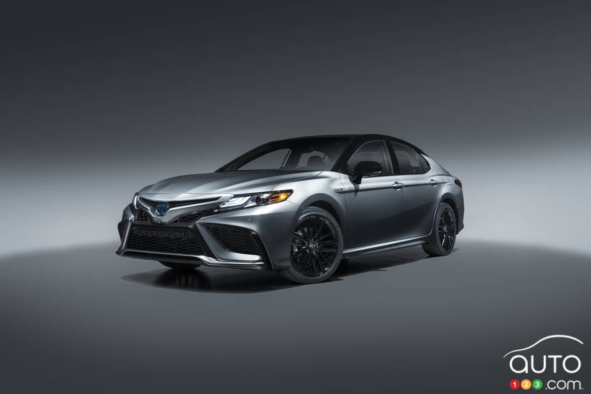 Toyota Camry 2021, trois quarts avant