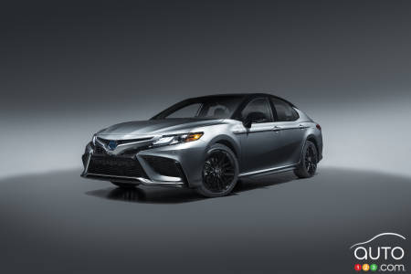 2021 Toyota Camry, three-quarters front