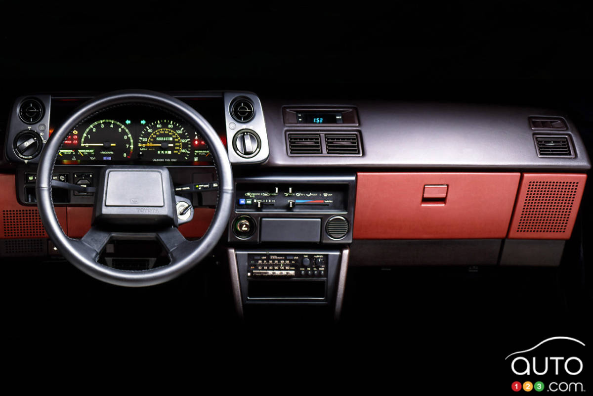 Toyota Corolla GT-S, intérieur