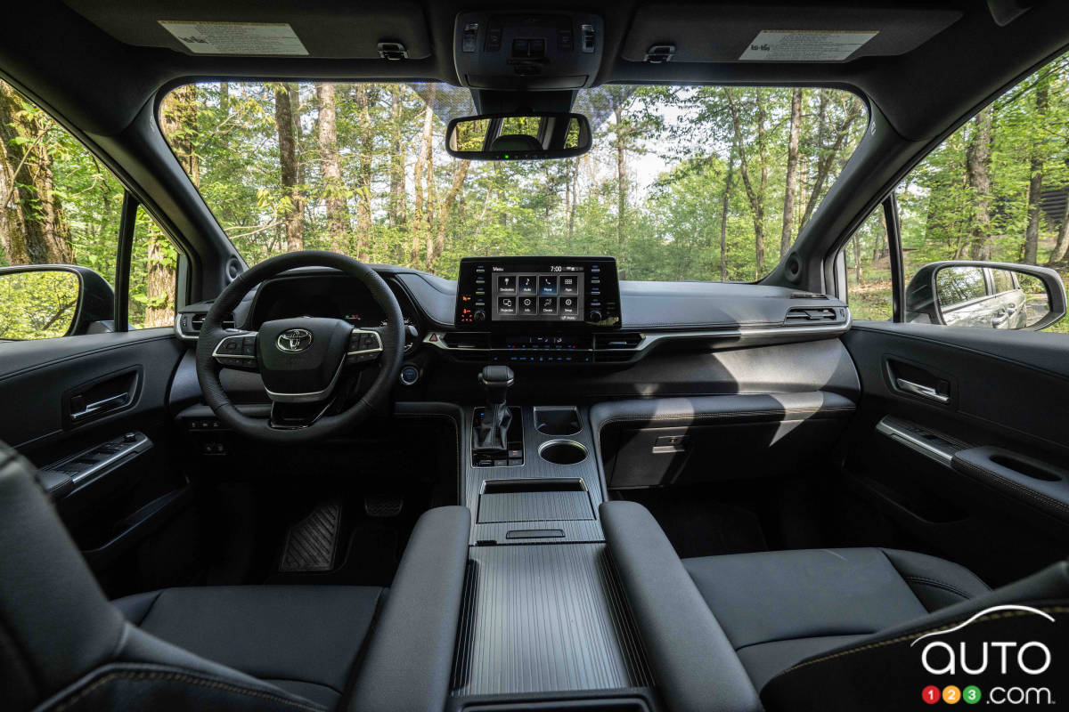 Toyota Sienna (édition Woodland), intérieur