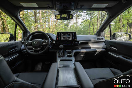 Toyota Sienna (Woodland edition), interior