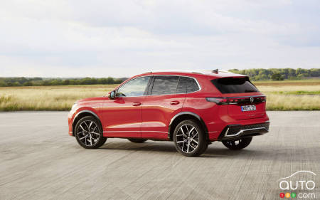 2024 Volkswagen Tiguan (Europe), three-quarters rear